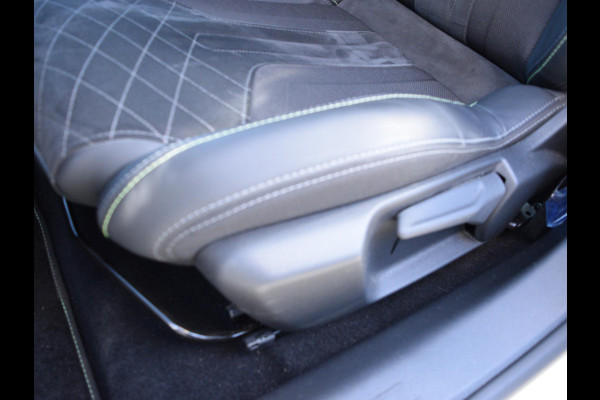 Peugeot e-208 EV GT Pack 50 kWh SOH 94% | CAMERA MET SENSOREN | NAVI & CARPLAY | E.C.C. |