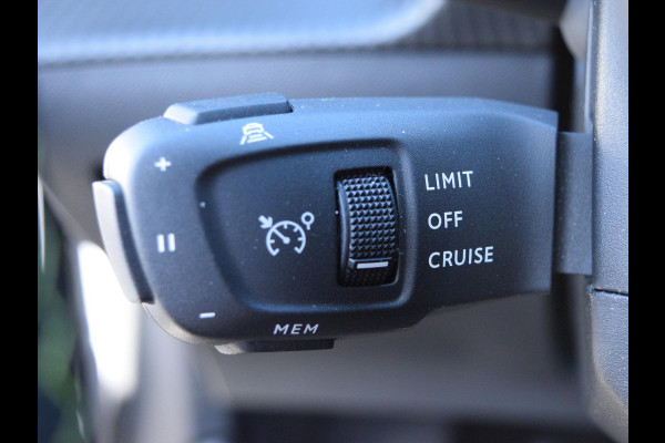 Peugeot e-208 EV GT Pack 50 kWh SOH 94% | CAMERA MET SENSOREN | NAVI & CARPLAY | E.C.C. |