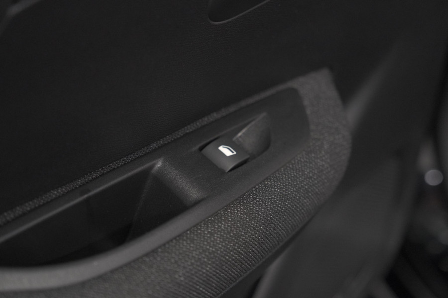 Peugeot 208 Hybrid 110 e-DCS6 Style | Parkeersensoren | Apple Carplay | Cruise Control | Airco