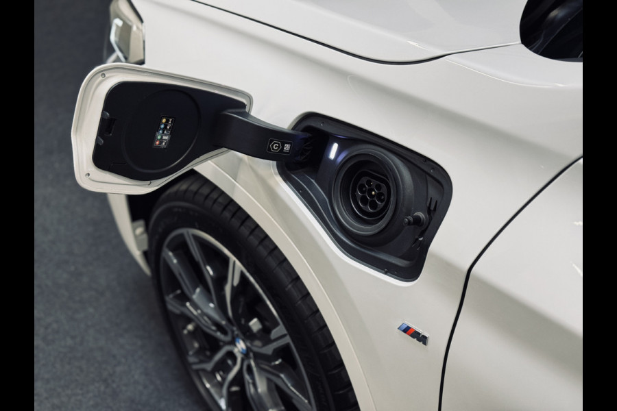 BMW X1 xDrive25e High Exe. M-Sport | Panorama | Memory | ACC | harman/kardon