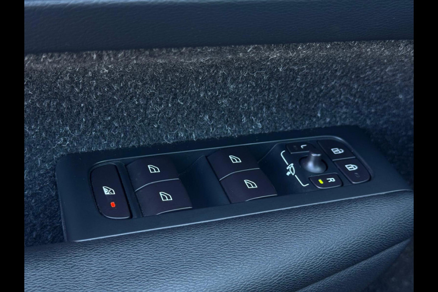 Volvo XC40 2.0 D4 AWD R-Design Facelift | Camera | Leder | Stoelverwarming | LED