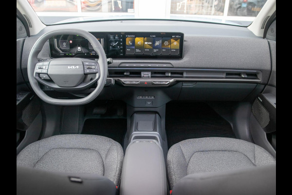 Kia EV2 Plus Advanced 42.2 kWh 5p. | Actieprijs * | Clima | Adapt. cruise | Navi | Schuif/Kanteldak | 18" | Stoel&Stuur Verwarming | Harman Kardon | Apple Carplay