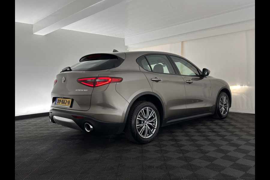 Alfa Romeo Stelvio 2.2d Super Aut. *LEATHER-FABRIC | BI-XENON | DAB+ | NAVI-FULLMAP | COMFORT-SEATS | ECC | CRUISE | PDC | 18"ALU*