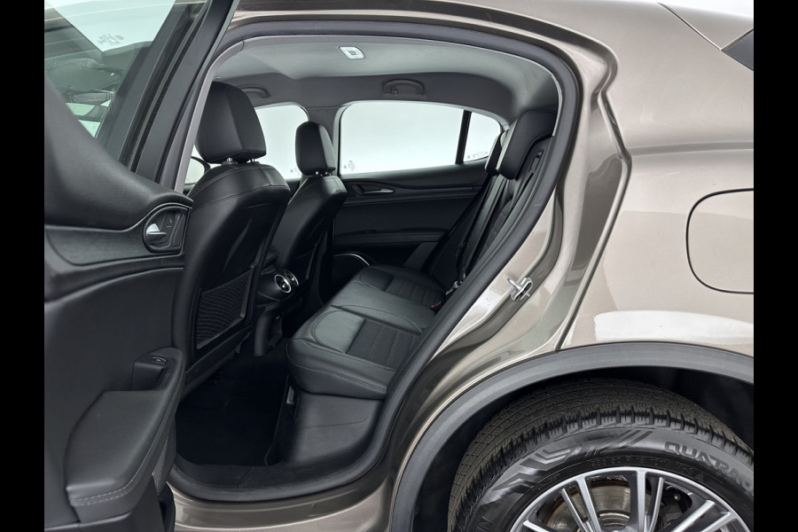 Alfa Romeo Stelvio 2.2d Super Aut. *LEATHER-FABRIC | BI-XENON | DAB+ | NAVI-FULLMAP | COMFORT-SEATS | ECC | CRUISE | PDC | 18"ALU*