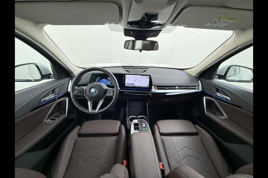 BMW X1 xDrive25e 4WD Hybride 245pk AUT-7 Leder Trekhaak LED Adap.Cruise Camera Navi Sportstoelen Dual-Ecc ParkAssist PDC Apple Carplay  Lmv Elek.Achterklep ConnectDrive Isofix DAB Led Regen-Lichtsensor Lane Assist Wifi AWD 1.700KG Trekgewicht 1e Eigenaar Dealeronderhouden Origineel Nederlandse Auto