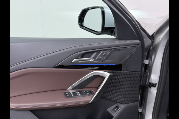 BMW X1 xDrive25e 4WD Hybride 245pk AUT-7 Leder Trekhaak LED Adap.Cruise Camera Navi Sportstoelen Dual-Ecc ParkAssist PDC Apple Carplay  Lmv Elek.Achterklep ConnectDrive Isofix DAB Led Regen-Lichtsensor Lane Assist Wifi AWD 1.700KG Trekgewicht 1e Eigenaar Dealeronderhouden Origineel Nederlandse Auto