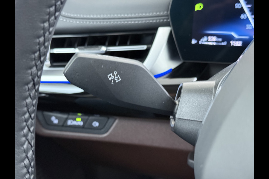 BMW X1 xDrive25e 4WD Hybride 245pk AUT-7 Leder Trekhaak LED Adap.Cruise Camera Navi Sportstoelen Dual-Ecc ParkAssist PDC Apple Carplay  Lmv Elek.Achterklep ConnectDrive Isofix DAB Led Regen-Lichtsensor Lane Assist Wifi AWD 1.700KG Trekgewicht 1e Eigenaar Dealeronderhouden Origineel Nederlandse Auto