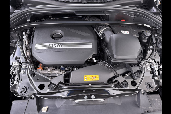 BMW X1 xDrive25e 4WD Hybride 245pk AUT-7 Leder Trekhaak LED Adap.Cruise Camera Navi Sportstoelen Dual-Ecc ParkAssist PDC Apple Carplay  Lmv Elek.Achterklep ConnectDrive Isofix DAB Led Regen-Lichtsensor Lane Assist Wifi AWD 1.700KG Trekgewicht 1e Eigenaar Dealeronderhouden Origineel Nederlandse Auto