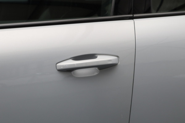 Volvo XC40 1.5 T4 211 PK Recharge R-Design PHEV, 360 Camera, Stoel- & Stuurverwarming, Climate Control