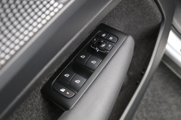 Volvo XC40 1.5 T4 211 PK Recharge R-Design PHEV, 360 Camera, Stoel- & Stuurverwarming, Climate Control