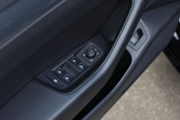 Volkswagen Arteon 1.5 TSI R-Line *Pano*Camera*Virtual*Keyless*ACC*DSG*