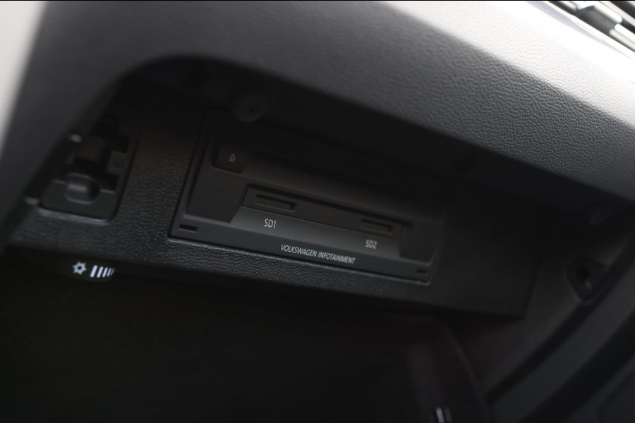 Volkswagen Arteon 1.5 TSI R-Line *Pano*Camera*Virtual*Keyless*ACC*DSG*