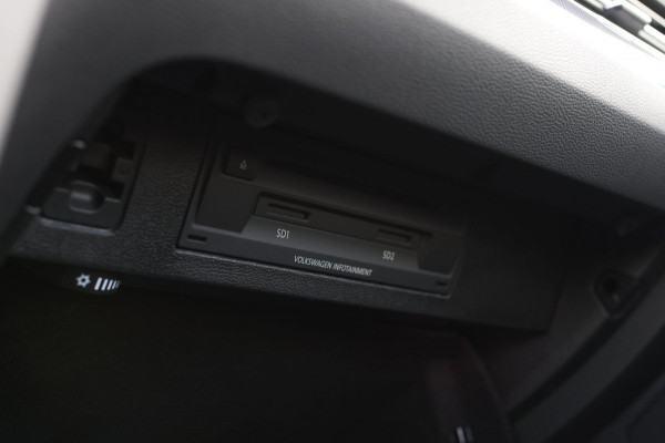 Volkswagen Arteon 1.5 TSI R-Line *Pano*Camera*Virtual*Keyless*ACC*DSG*