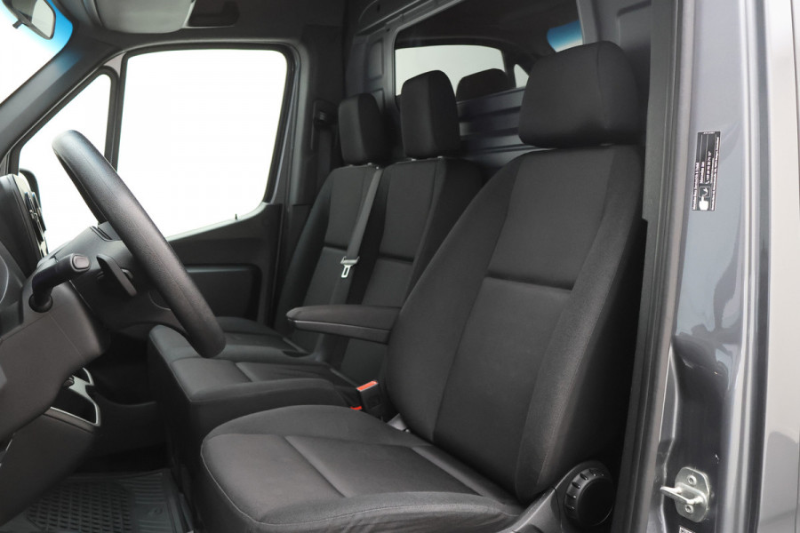 Mercedes-Benz Sprinter 317 CDI Automaat L2H2 3-Zits, Camera, Airco, Cruise, Apple Carplay, DAB, PDC, Trekhaak, 18''