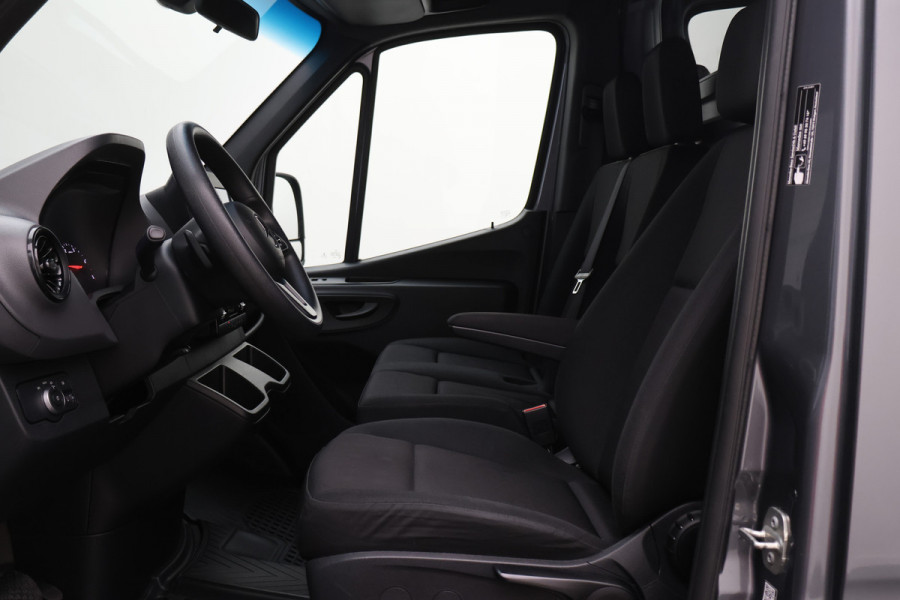 Mercedes-Benz Sprinter 317 CDI Automaat L2H2 3-Zits, Camera, Airco, Cruise, Apple Carplay, DAB, PDC, Trekhaak, 18''