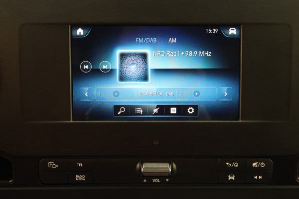 Mercedes-Benz Sprinter 317 CDI Automaat L2H2 3-Zits, Camera, Airco, Cruise, Apple Carplay, DAB, PDC, Trekhaak, 18''