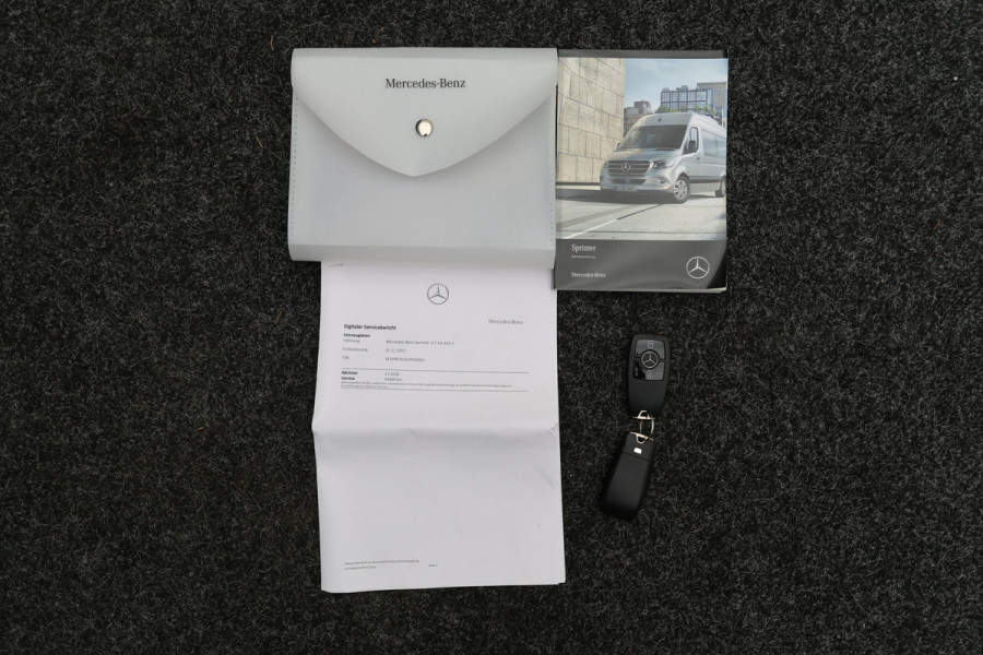 Mercedes-Benz Sprinter 317 CDI Automaat L2H2 3-Zits, Camera, Airco, Cruise, Apple Carplay, DAB, PDC, Trekhaak, 18''