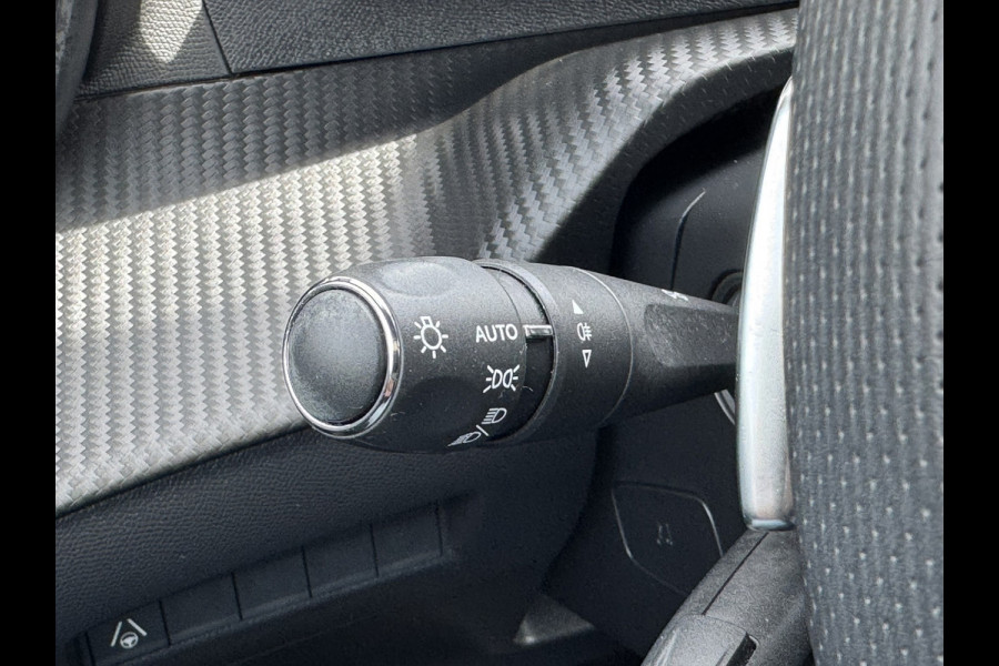 Peugeot 208 Hybrid 136 e-DCS6 GT Panorama 360 Camera Navigatie Carplay DAB Dodehoek Keyless