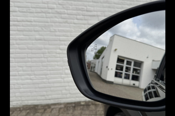 Peugeot 208 Hybrid 136 e-DCS6 GT Panorama 360 Camera Navigatie Carplay DAB Dodehoek Keyless