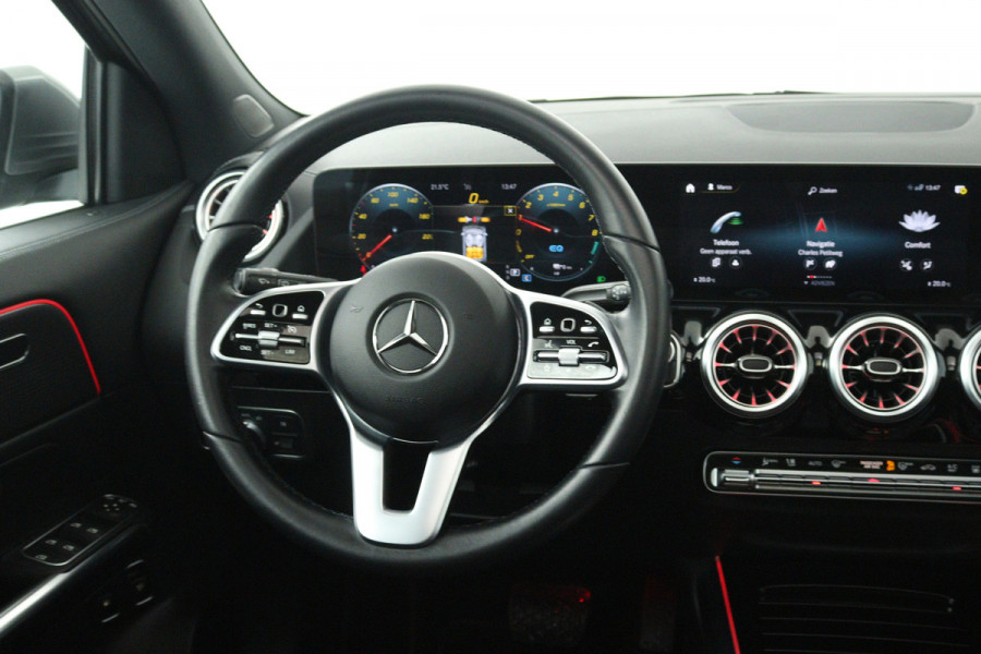 Mercedes-Benz GLA 250 e AMG Line (PANORAMADAK, SFEERVERLICHTING, STOELVERWARMING, ELEKTR STOELEN, CAMERA)