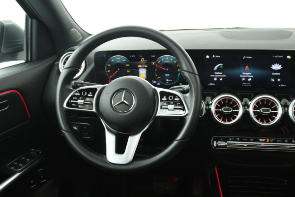 Mercedes-Benz GLA 250 e AMG Line (PANORAMADAK, SFEERVERLICHTING, STOELVERWARMING, ELEKTR STOELEN, CAMERA)