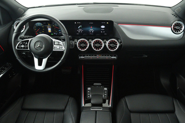 Mercedes-Benz GLA 250 e AMG Line (PANORAMADAK, SFEERVERLICHTING, STOELVERWARMING, ELEKTR STOELEN, CAMERA)