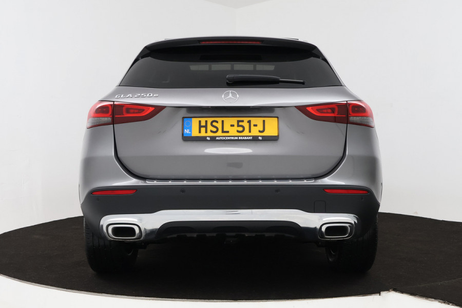 Mercedes-Benz GLA 250 e AMG Line (PANORAMADAK, SFEERVERLICHTING, STOELVERWARMING, ELEKTR STOELEN, CAMERA)