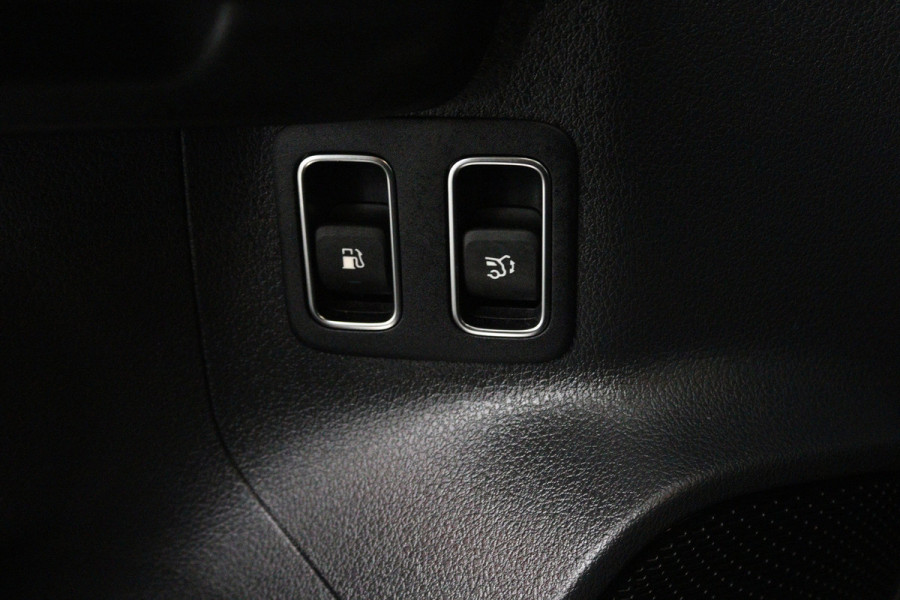 Mercedes-Benz GLA 250 e AMG Line (PANORAMADAK, SFEERVERLICHTING, STOELVERWARMING, ELEKTR STOELEN, CAMERA)