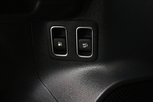 Mercedes-Benz GLA 250 e AMG Line (PANORAMADAK, SFEERVERLICHTING, STOELVERWARMING, ELEKTR STOELEN, CAMERA)