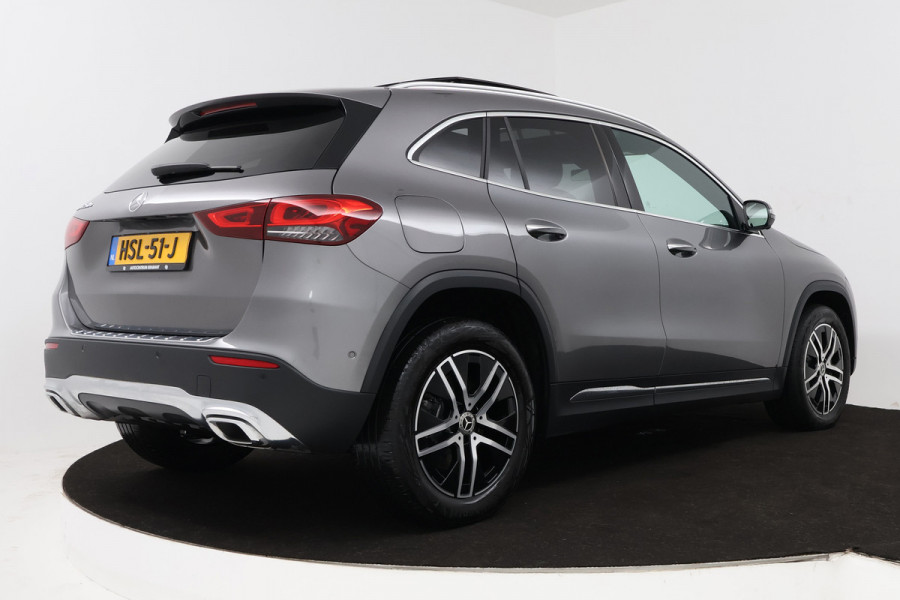 Mercedes-Benz GLA 250 e AMG Line (PANORAMADAK, SFEERVERLICHTING, STOELVERWARMING, ELEKTR STOELEN, CAMERA)