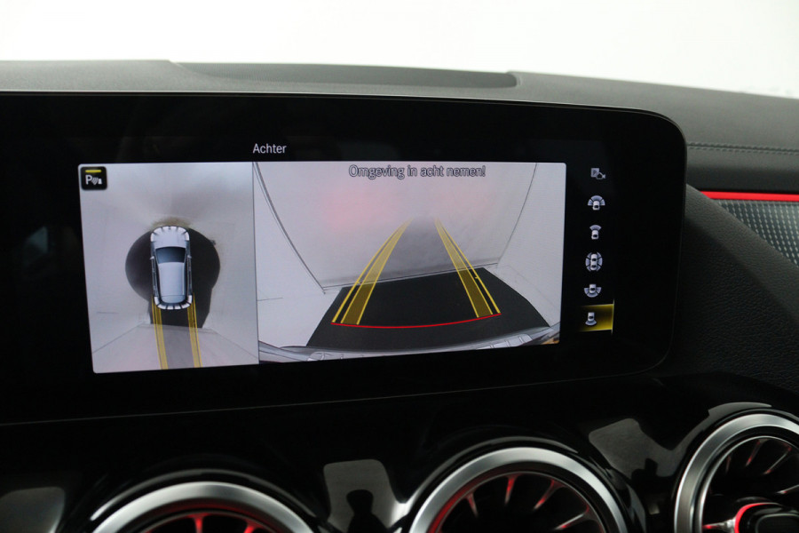 Mercedes-Benz GLA 250 e AMG Line (PANORAMADAK, SFEERVERLICHTING, STOELVERWARMING, ELEKTR STOELEN, CAMERA)
