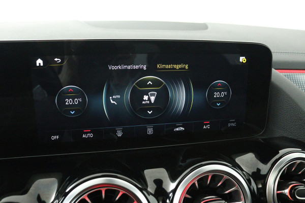 Mercedes-Benz GLA 250 e AMG Line (PANORAMADAK, SFEERVERLICHTING, STOELVERWARMING, ELEKTR STOELEN, CAMERA)