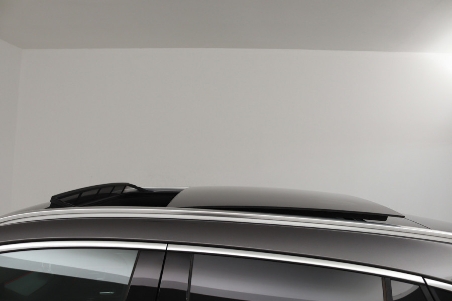 Mercedes-Benz GLA 250 e AMG Line (PANORAMADAK, SFEERVERLICHTING, STOELVERWARMING, ELEKTR STOELEN, CAMERA)