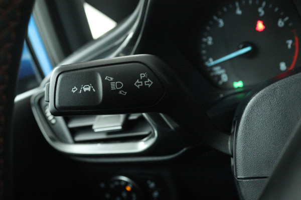 Ford Fiesta 1.0 EcoBoost ST-Line (PANORAMADAK, STOEL/STUUR VERWARMING, LANE-ASSIST, CRUISE CONTROL, NAVIGATIE, PARKEERSENSOREN)