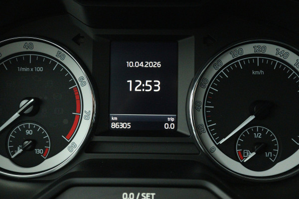 Škoda Octavia Combi 1.5 TSI Greentech Business Edition (STOELVERWARMING, AUTOMAAT, NAVIGATIE, CARPLAY, CRUISE, PARKEERSENSOREN)