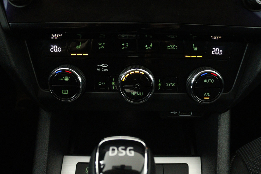 Škoda Octavia Combi 1.5 TSI Greentech Business Edition (STOELVERWARMING, AUTOMAAT, NAVIGATIE, CARPLAY, CRUISE, PARKEERSENSOREN)