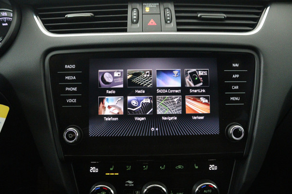 Škoda Octavia Combi 1.5 TSI Greentech Business Edition (STOELVERWARMING, AUTOMAAT, NAVIGATIE, CARPLAY, CRUISE, PARKEERSENSOREN)
