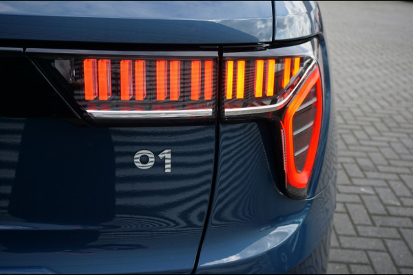 Lynk & Co 01 262 PK Plug in Hybrid | 26.631 KM!! | 360° CAM. | ZWARTE HEMEL