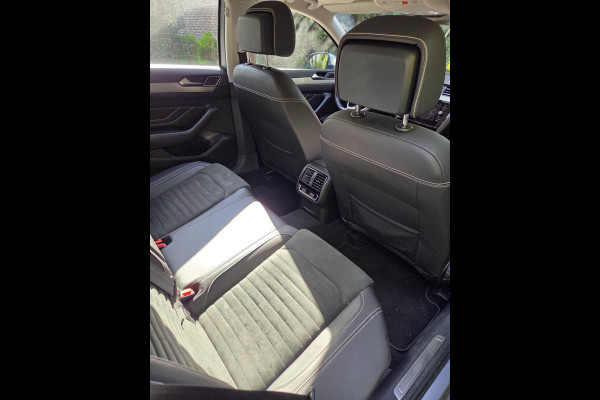 Volkswagen Passat 1.5 TSI R-Line Business + 150pk Adaptieve Cruise | Elektrische Achterklep | Stoelverwarming