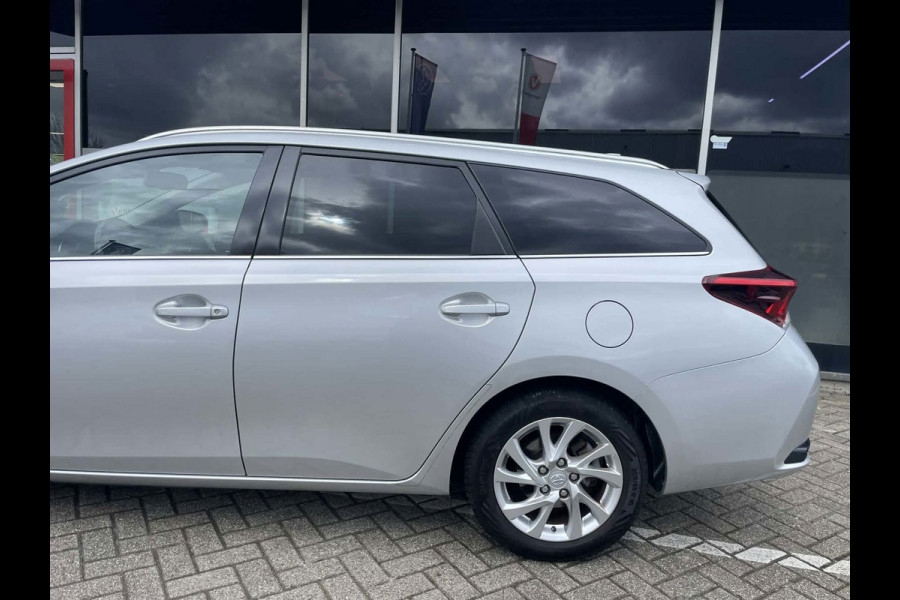 Toyota Auris 1.8 Hybrid Dynamic / camera