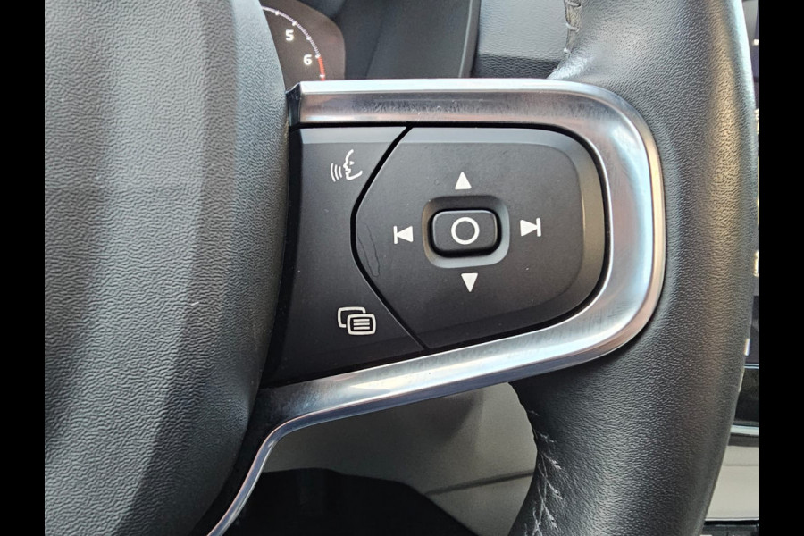 Volvo XC40 2.0 T5 AWD R-Design Intro Edition | Pano | Trekhaak | Leder | Stuur - & stoelverwarming | Blis | App-connect | Elektr. verstelbare stoelen | Elek. achterklep | 360 camera |