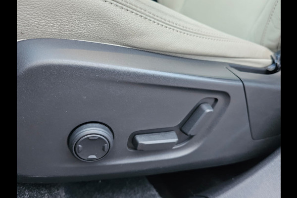 Volvo XC40 2.0 T5 AWD R-Design Intro Edition | Pano | Trekhaak | Leder | Stuur - & stoelverwarming | Blis | App-connect | Elektr. verstelbare stoelen | Elek. achterklep | 360 camera |