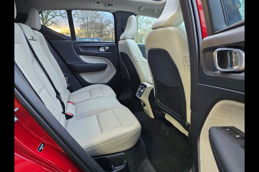 Volvo XC40 2.0 T5 AWD R-Design Intro Edition | Pano | Trekhaak | Leder | Stuur - & stoelverwarming | Blis | App-connect | Elektr. verstelbare stoelen | Elek. achterklep | 360 camera |