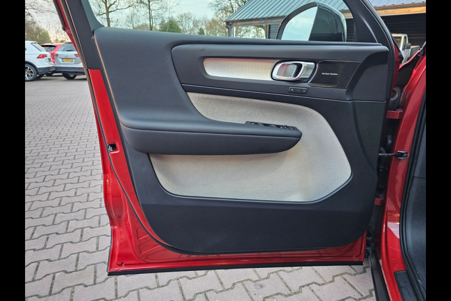 Volvo XC40 2.0 T5 AWD R-Design Intro Edition | Pano | Trekhaak | Leder | Stuur - & stoelverwarming | Blis | App-connect | Elektr. verstelbare stoelen | Elek. achterklep | 360 camera |