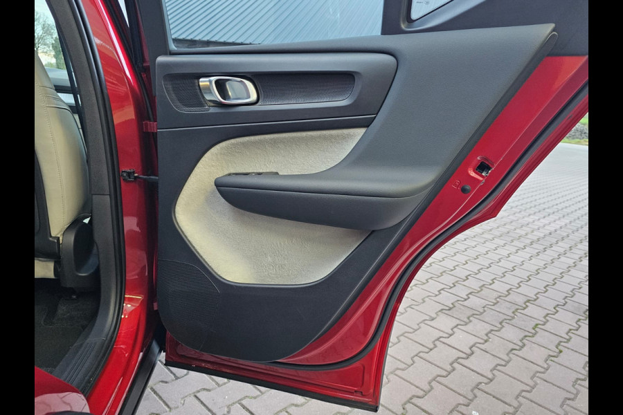Volvo XC40 2.0 T5 AWD R-Design Intro Edition | Pano | Trekhaak | Leder | Stuur - & stoelverwarming | Blis | App-connect | Elektr. verstelbare stoelen | Elek. achterklep | 360 camera |