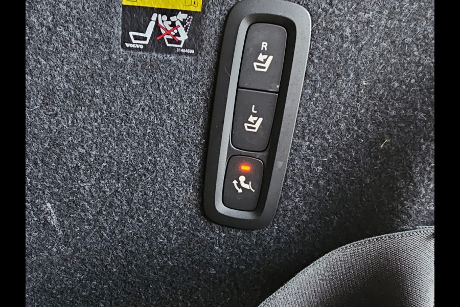 Volvo XC40 2.0 T5 AWD R-Design Intro Edition | Pano | Trekhaak | Leder | Stuur - & stoelverwarming | Blis | App-connect | Elektr. verstelbare stoelen | Elek. achterklep | 360 camera |