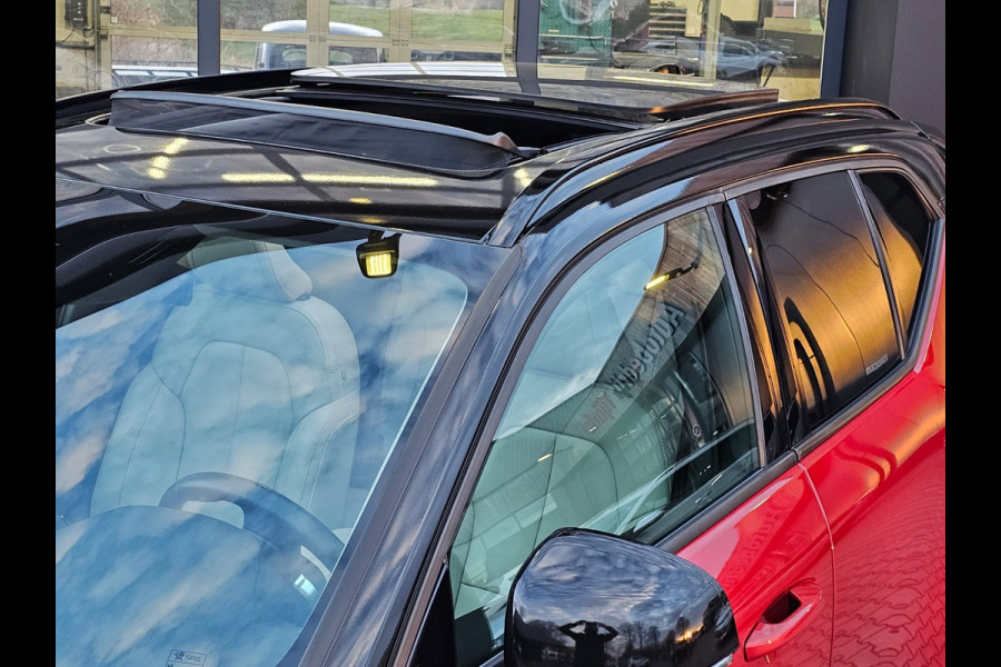 Volvo XC40 2.0 T5 AWD R-Design Intro Edition | Pano | Trekhaak | Leder | Stuur - & stoelverwarming | Blis | App-connect | Elektr. verstelbare stoelen | Elek. achterklep | 360 camera |