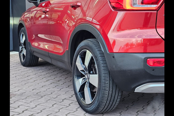 Volvo XC40 2.0 T5 AWD R-Design Intro Edition | Pano | Trekhaak | Leder | Stuur - & stoelverwarming | Blis | App-connect | Elektr. verstelbare stoelen | Elek. achterklep | 360 camera |