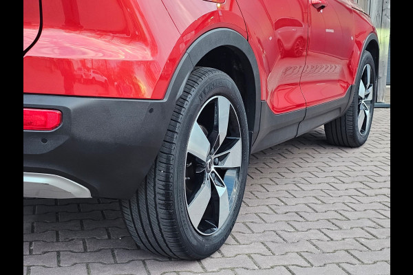Volvo XC40 2.0 T5 AWD R-Design Intro Edition | Pano | Trekhaak | Leder | Stuur - & stoelverwarming | Blis | App-connect | Elektr. verstelbare stoelen | Elek. achterklep | 360 camera |