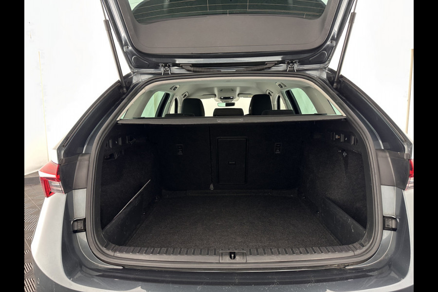 Škoda Octavia Combi 1.0 TSI Business Edition Plus (INCL-BTW) *FULL-LED | NAVI-FULLMAP | HEATED-COMFORTSEATS | DIGI-COCKPIT | CAMERA | KEYLESS | DAB | AMBIENTLIGHT | PRIVACYGLASS | ECC | CARPLAY | PDC | CRUISE | 17''ALU*